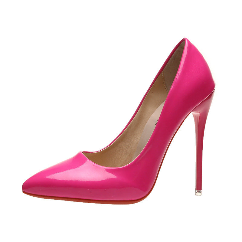 Damen stilvolle Pumps mit hochglänzender Oberfläche und elegantem spitzem Zehenbereich