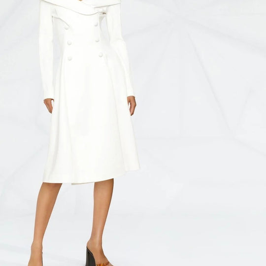 Damen Maxikleid im Mantel‑Look mit Carmenkragen und Doppelreihe Shop Nory