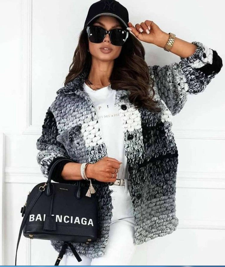 Damen Gehäkelte Oversize-Strickjacke mit Farbverlauf, Knopfleiste und aufgesetzten Taschen Shop Nory