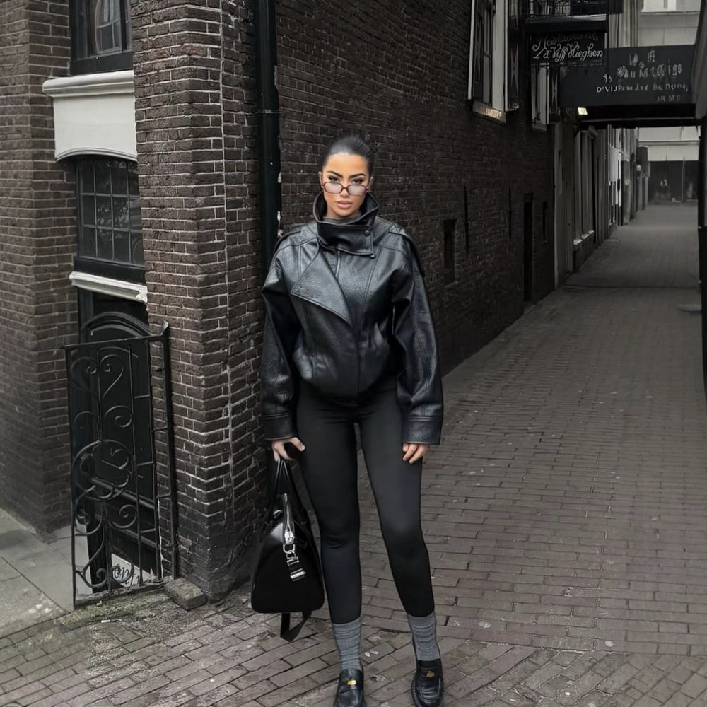 Damen Kurz geschnittener Lederblouson mit hohem Stehkragen, kastiger Silhouette und voluminösen Ärmeln Shop Nory