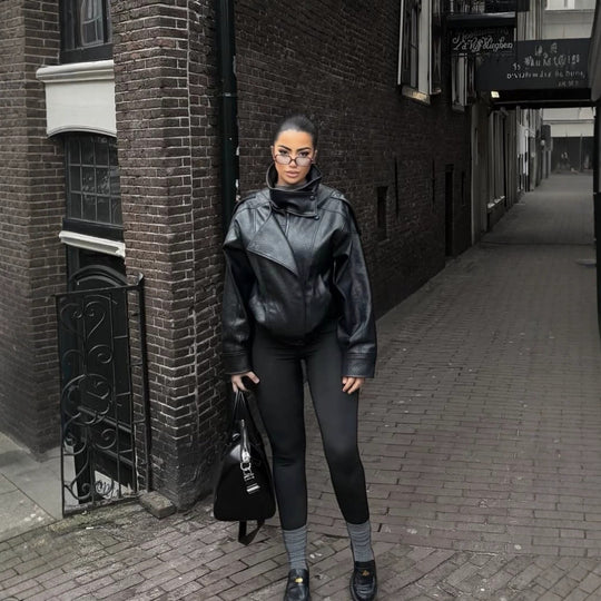 Damen Kurz geschnittener Lederblouson mit hohem Stehkragen, kastiger Silhouette und voluminösen Ärmeln Shop Nory
