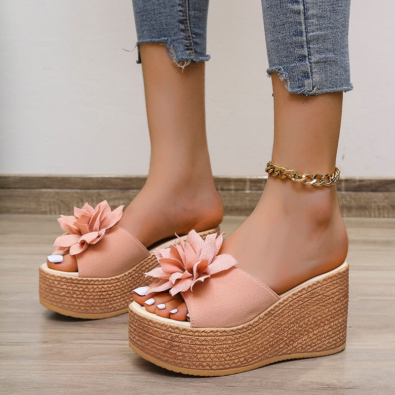 Damen Wedge-Sandalen mit floralen Applikationen und bequemem Fußbett Shopnory