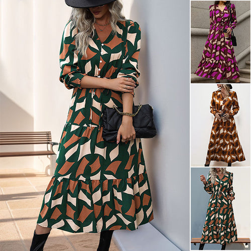 Damen Langes Stufen-Maxikleid mit grafischem Print, V-Ausschnitt, Kordelbund und gerafften Manschetten Shop Nory