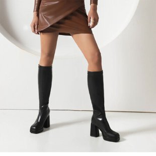 Damen kniehohe Plateaustiefel mit klobigem Blockabsatz und hochglänzender Lackoptik Shop Nory