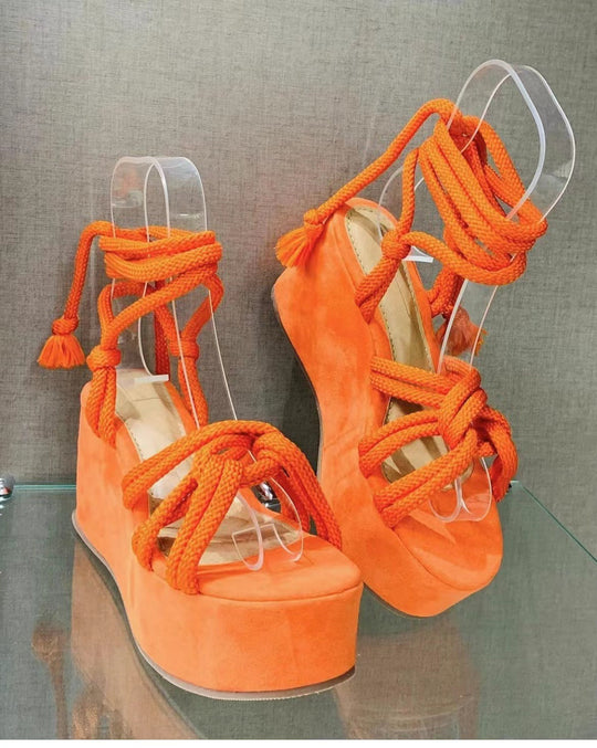 Damen Wedge-Sandalen mit geflochtenem Riemendesign und komfortabler Plateau-Sohle Shopnory