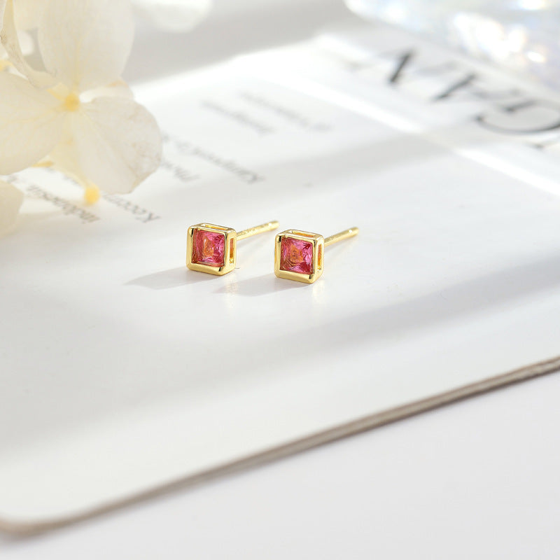 Damen Ohrstecker mit quadratischem, funkelndem Stein und elegantem Goldrand Shop Nory