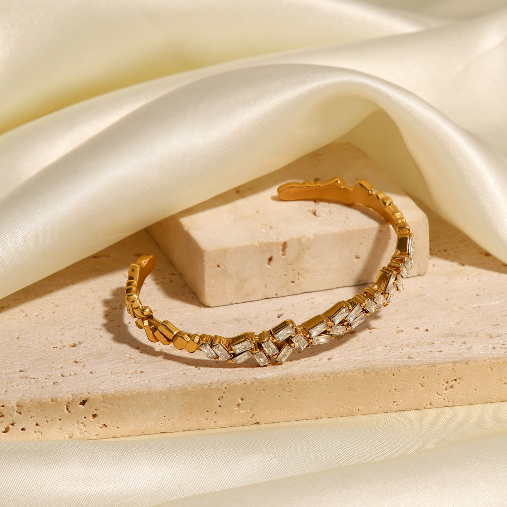 Damen Offenes Armband aus hochwertigem Edelstahl mit elegantem Design Shop Nory