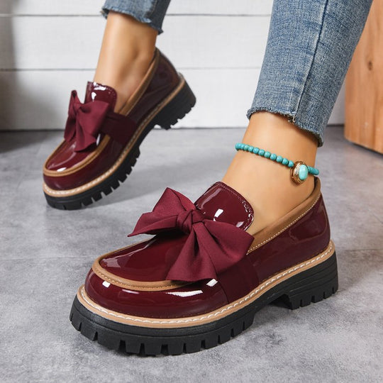 Damen Plateau-Loafer aus Lacklederoptik mit profilierter Gummisohle und Zierschleife Shop Nory
