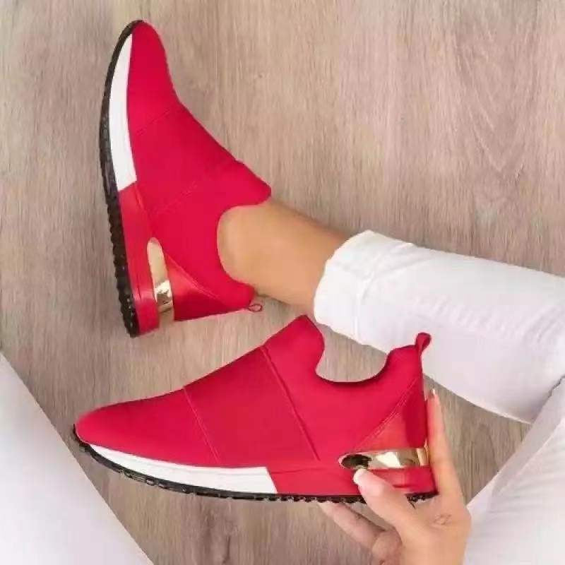 Damen Slip-On Sneakers mit atmungsaktiver Textilkonstruktion und modischem Metallic-Detail