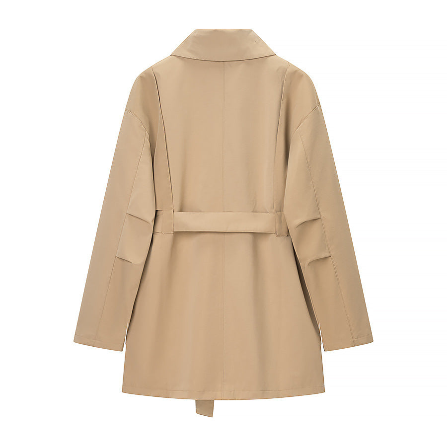 Damen Taillierter Kurzparka mit asymmetrischer Überschlagblende und Utility-Pattentaschen Shop Nory