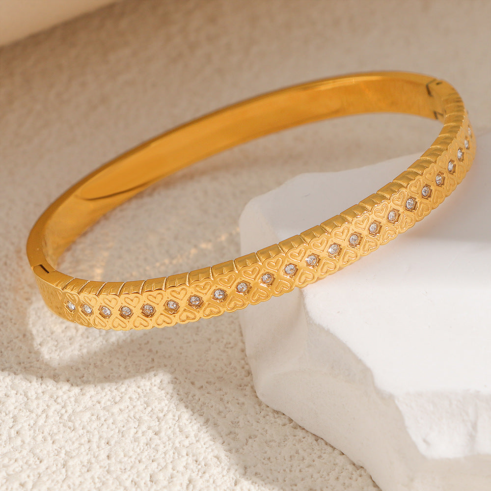 Damen Armreif mit funkelnden Zirkonia und strukturiertem Design Shop Nory