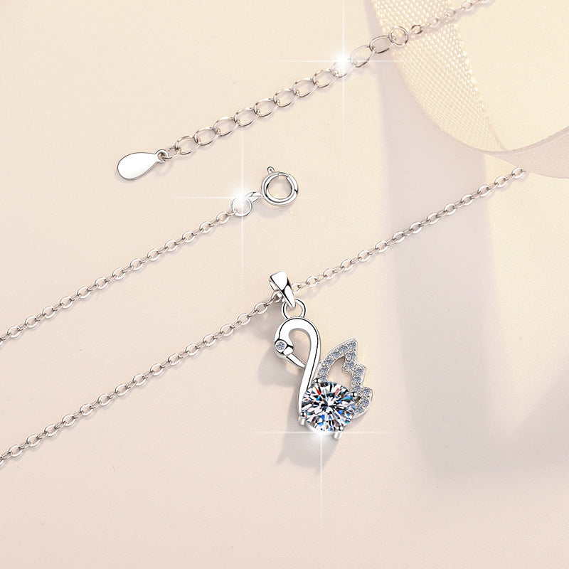 Damen Anhänger-Halskette mit elegantem Schwan-Design und funkelnden Kristallen Shop Nory