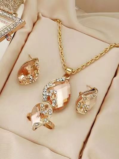 Tropfen facettiertes Kristall Anhänger Halskette Ring und Stud Ohrringe Set
