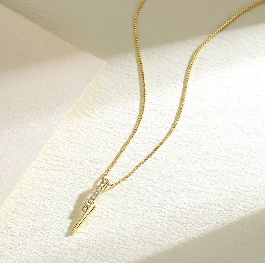 Damen Halskette mit minimalistischer Achse und funkelndem Detail Shop Nory