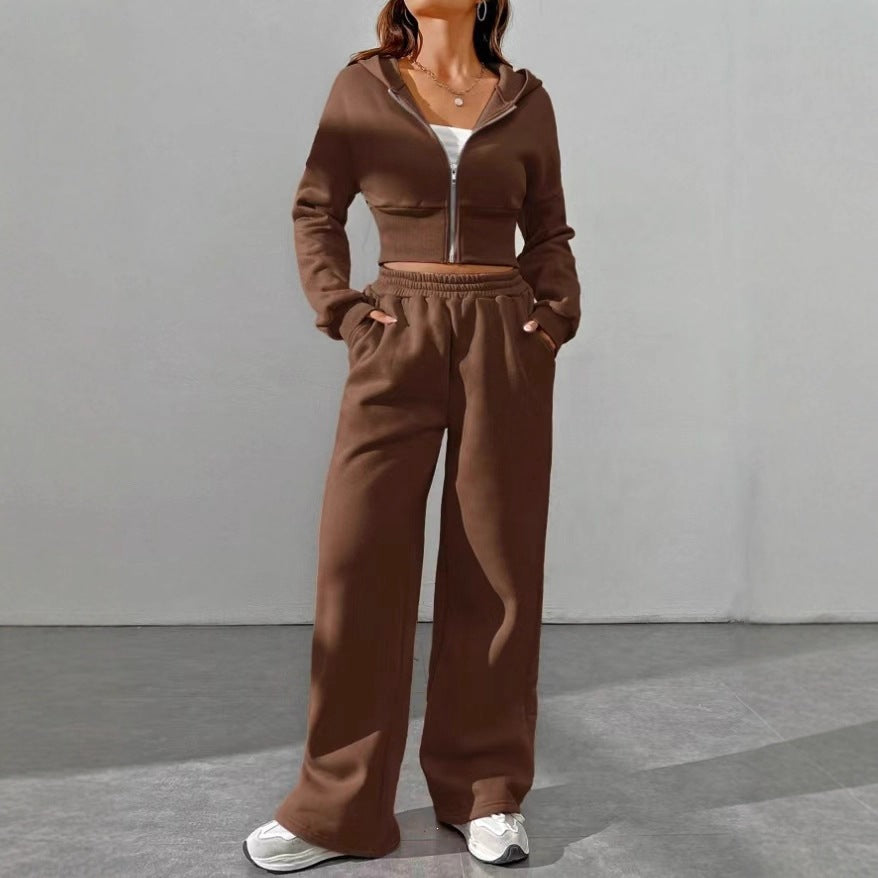 Damen nan kurzes Kapuzen-Sweatshirt mit Reißverschluss und weite High-Waist Jogginghose Shop Nory