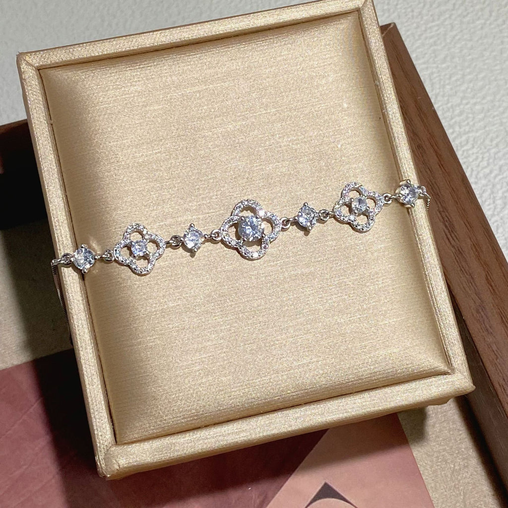Damen filigranes Armband mit funkelnden Kristallverzierungen Shop Nory