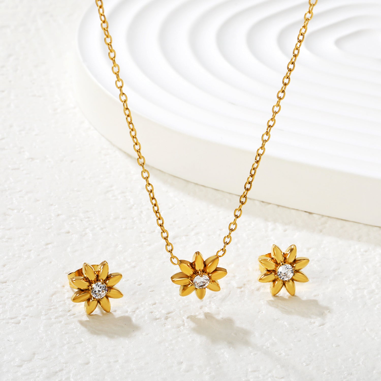 Damen Schmuckset mit floralem Design und funkelnden Kristallen Shop Nory