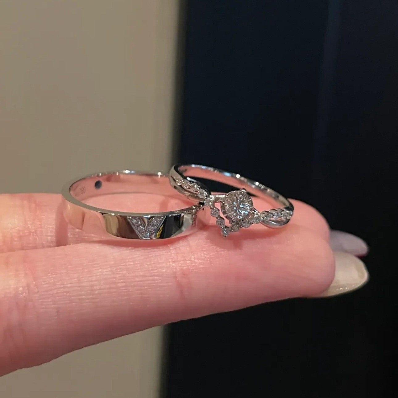 Damen Zarter Ring mit funkelndem Zirkonia und eleganter Welle Shop Nory