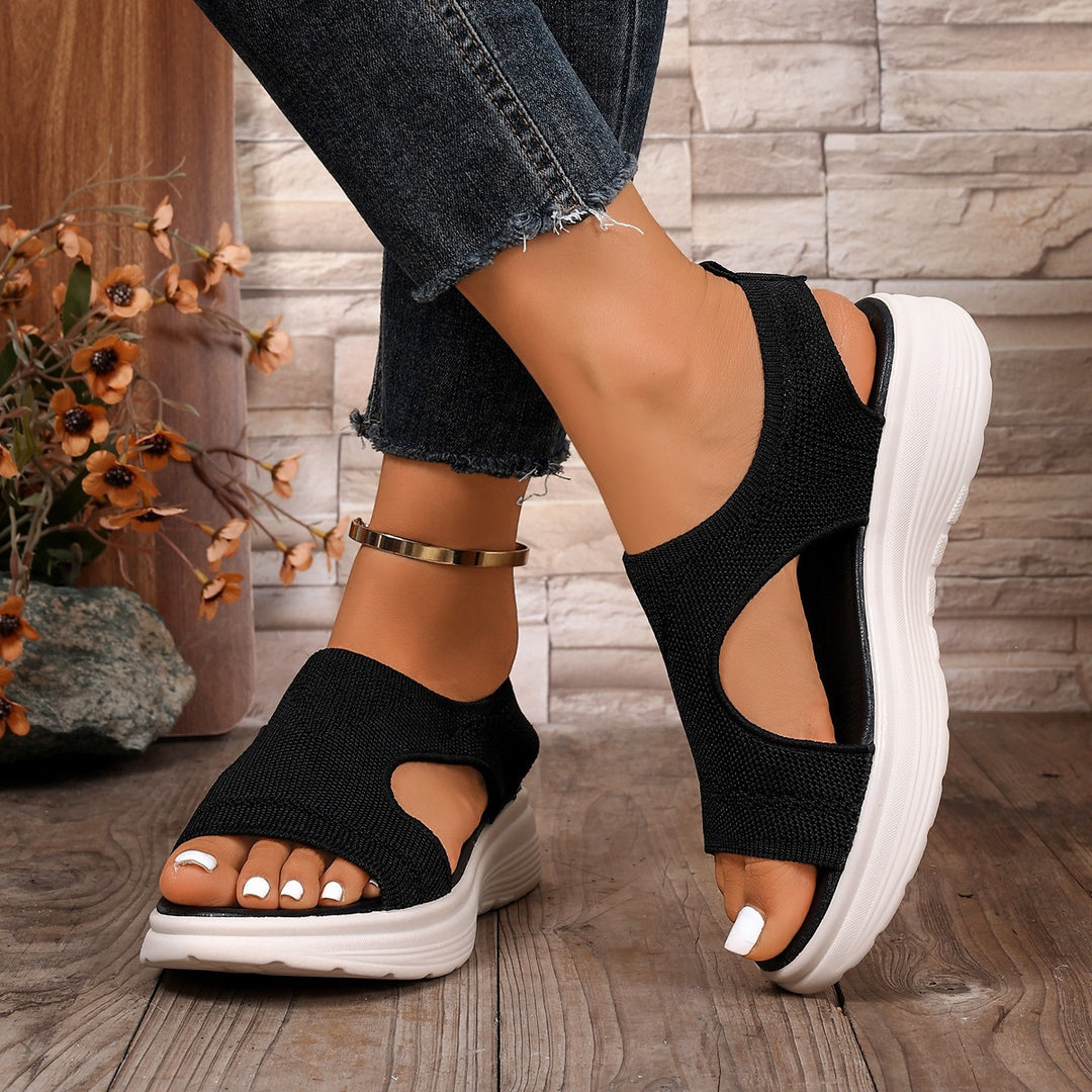 Damen Sportliche Keil-Pantoletten mit atmungsaktivem Strickoberteil und dämpfender Plateau-Sohle Shop Nory