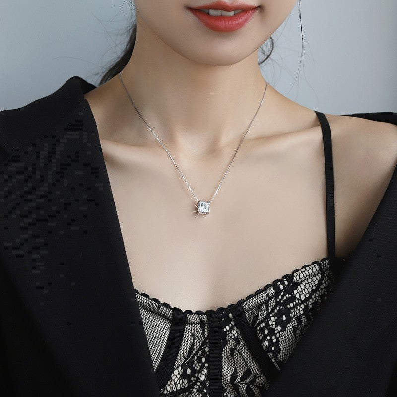 Damen elegante Halskette mit hochwertigem Kristallanhänger Shop Nory