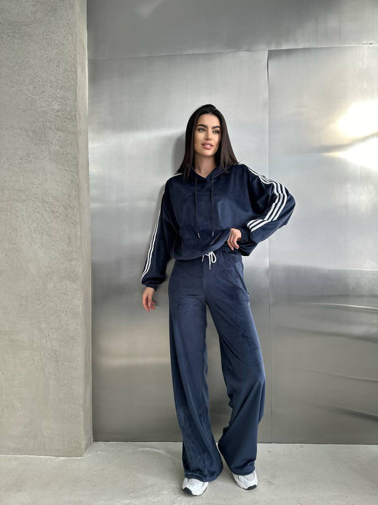 Damen Velours-Zweiteiler mit Cropped-Kapuzenpullover, sportiven Ärmeln und weiter Palazzo-Hose Shop Nory