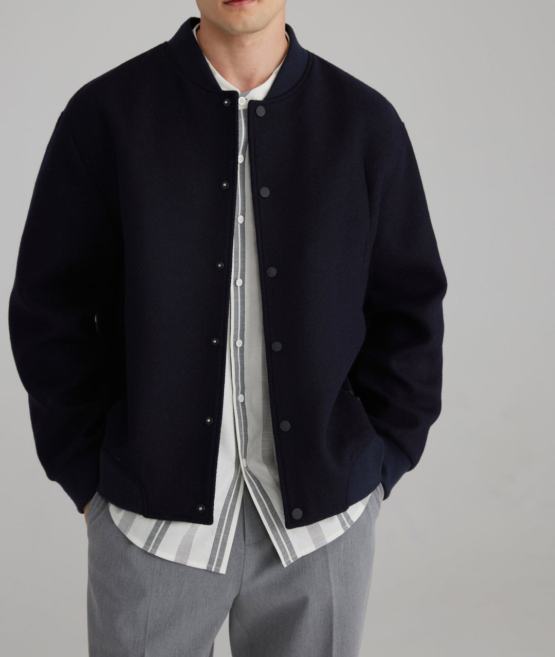 Herren Woll‑Bomberjacke mit Rippbündchen und verdeckten Druckknöpfen Shop Nory