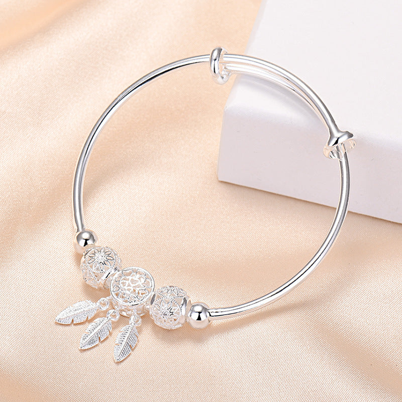Damenarmband mit kunstvollen Perlen und zarten Federmotiven Shop Nory