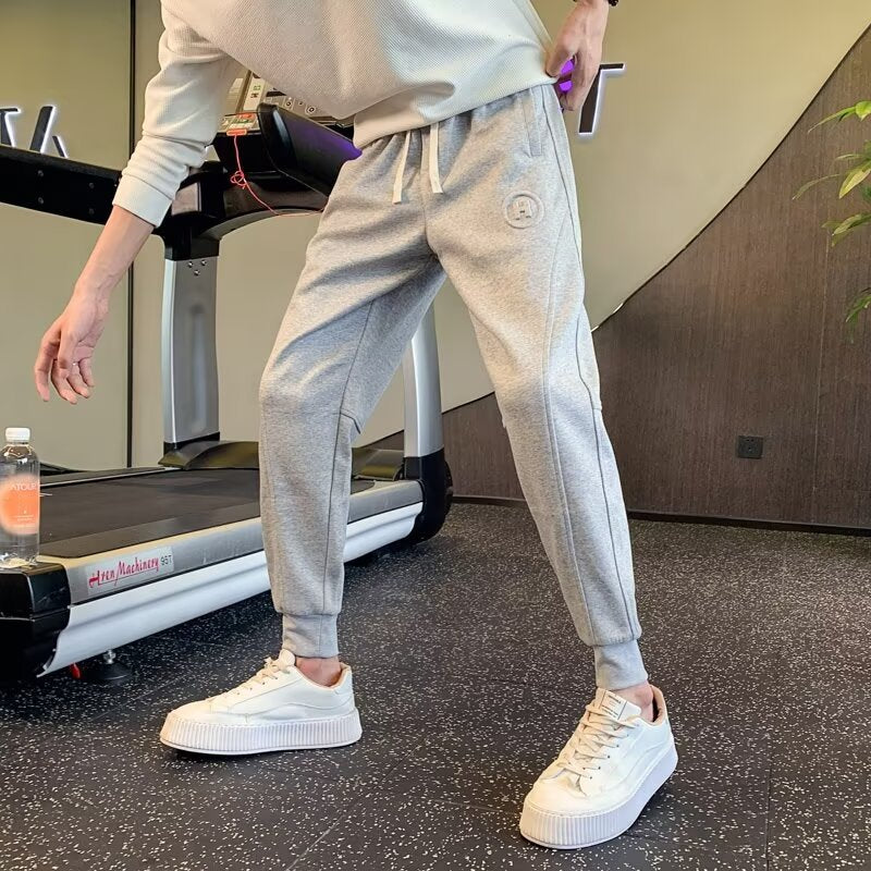 Herren Slim-Tapered Jogginghose aus Baumwollmix mit Bündchen, Tunnelzug und dezenter Logo-Applikation Shop Nory