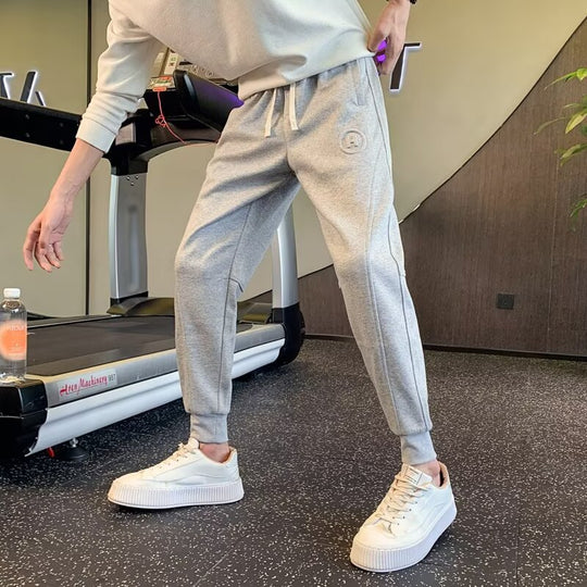 Herren Slim-Tapered Jogginghose aus Baumwollmix mit Bündchen, Tunnelzug und dezenter Logo-Applikation Shop Nory