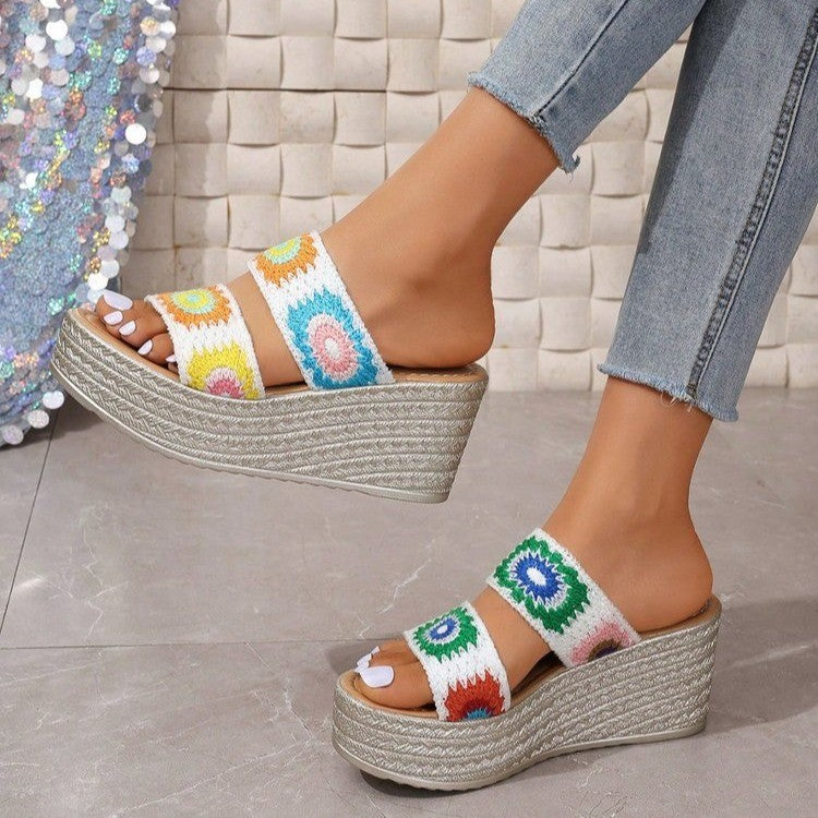 Damen Hochwertige Plateau-Sandalen mit buntem Stickdesign und komfortablem Fußbett