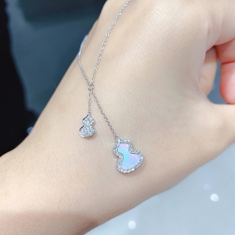 Damen Halskette mit verspieltem Design und funkelnden Akzenten Shop Nory