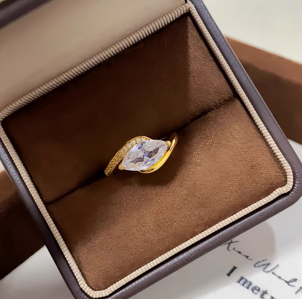 Damen zierlicher Ring mit elegantem Design und funkelndem Stein Shop Nory