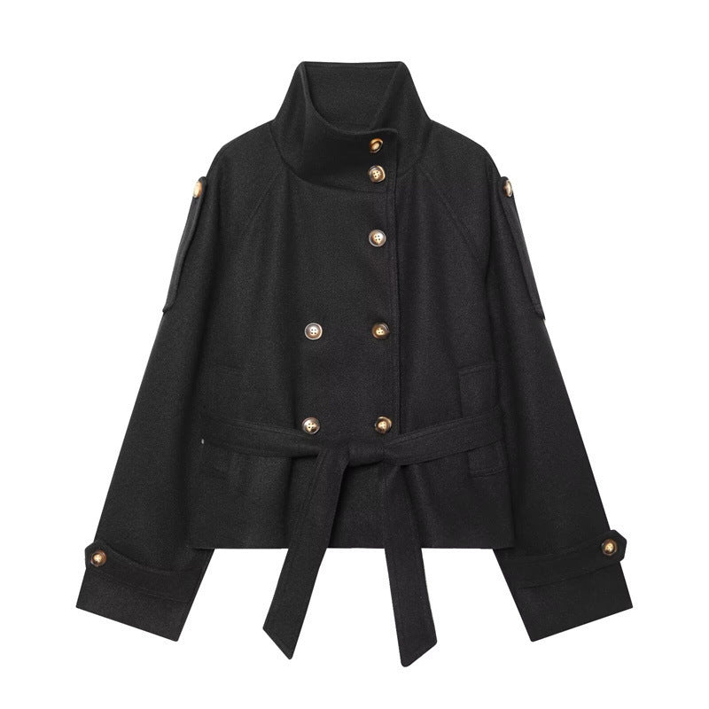 Damen Kurzjacke im Boxy-Cut mit hohem Stehkragen, Taillengürtel und Zierknopfleiste Shop Nory