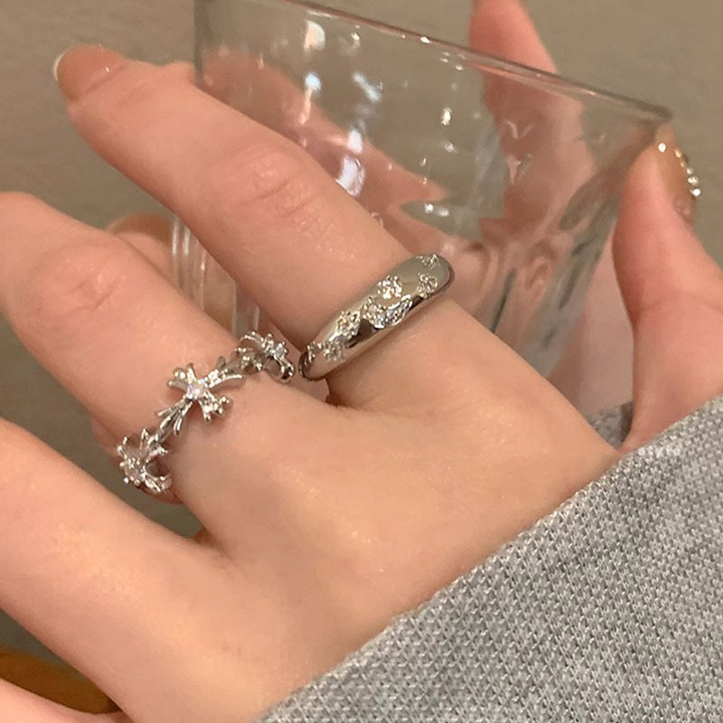 Damen zierlicher Ring mit floralen Verzierungen und funkelnden Akzenten Shop Nory