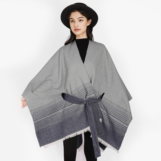 Damen Wickelponcho aus Feinstrick mit Bindegürtel und Fransensaum Shop Nory