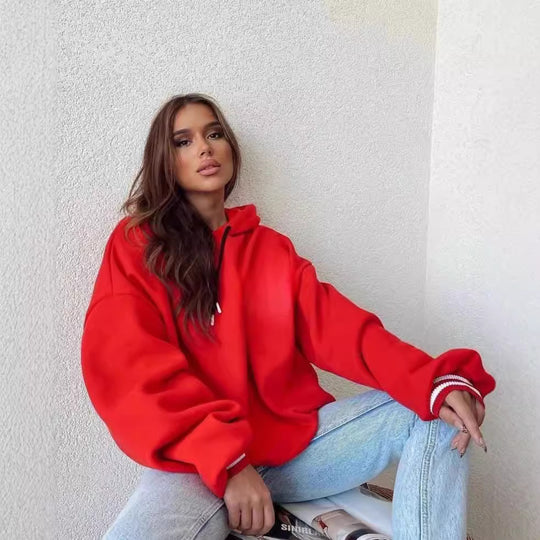 Damen Kurz geschnittener Oversize-Kapuzenpullover mit aufgenähter College-Applikation und gerippten Bündchen Shop Nory