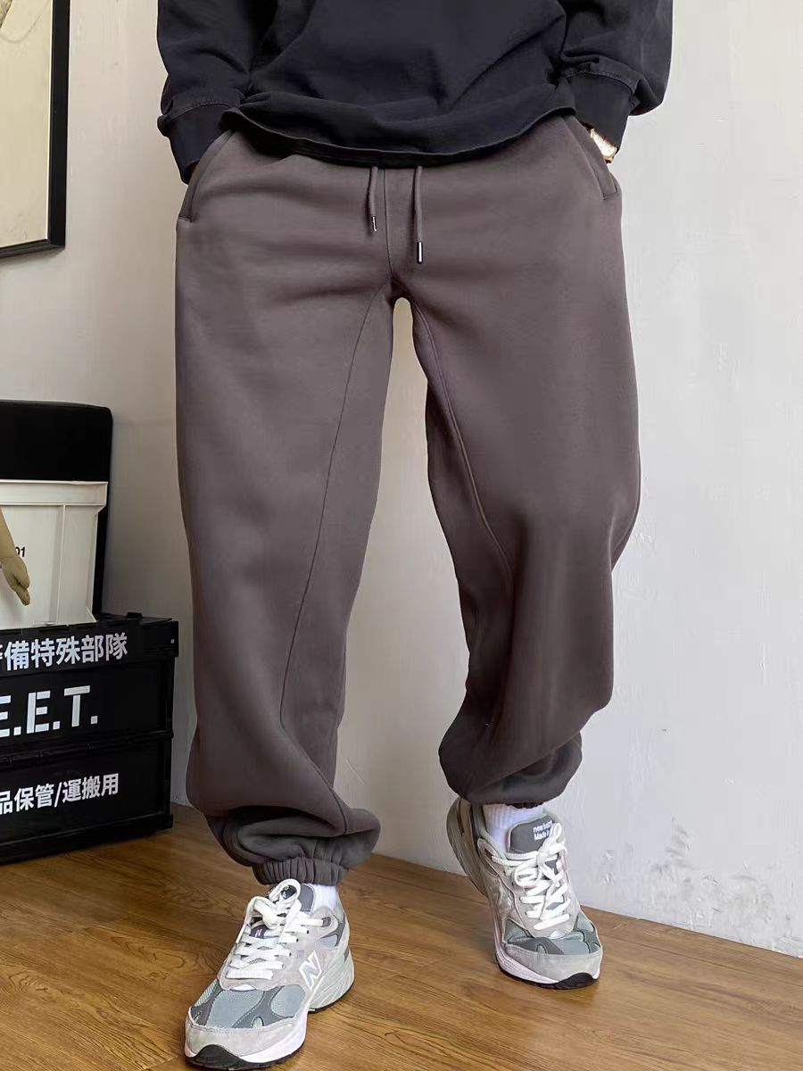 Herren nan tapered Jogginghose mit markanter Schrittnaht Kordelzug und elastischen Knöchelbündchen Shop Nory