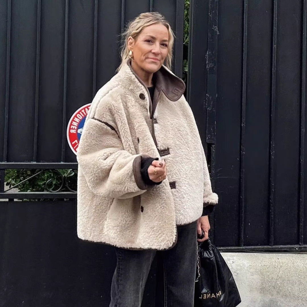 Damen Kurz geschnittener Oversize Teddy-Mantel mit Stehkragen und Kontrastpaspeln Shop Nory