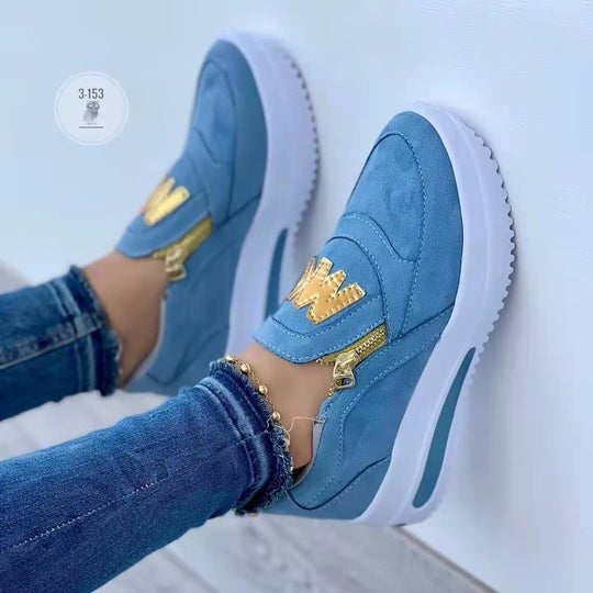 Damen Plateausneaker mit seitlichem Reißverschluss, Keilsohle und Metallic-Logo Shop Nory