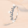 Damenring mit elegantem Wellenmuster und funkelnden Zirkonia Shop Nory