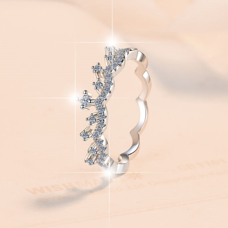 Damenring mit elegantem Wellenmuster und funkelnden Zirkonia Shop Nory