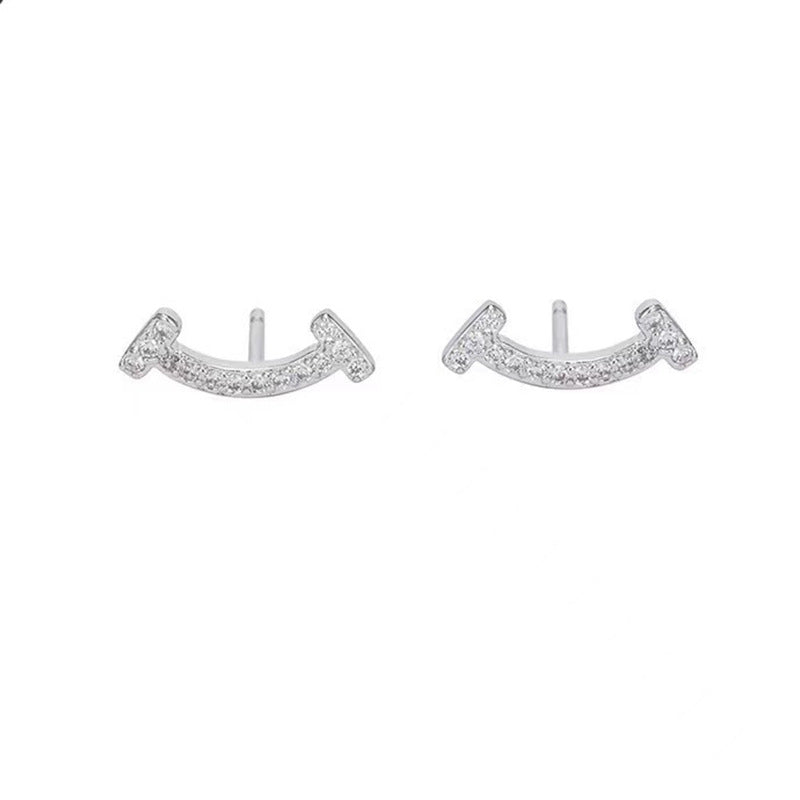 Damen Ohrringe mit modernem, geschwungenem Design und funkelnden Zirkonia Shop Nory