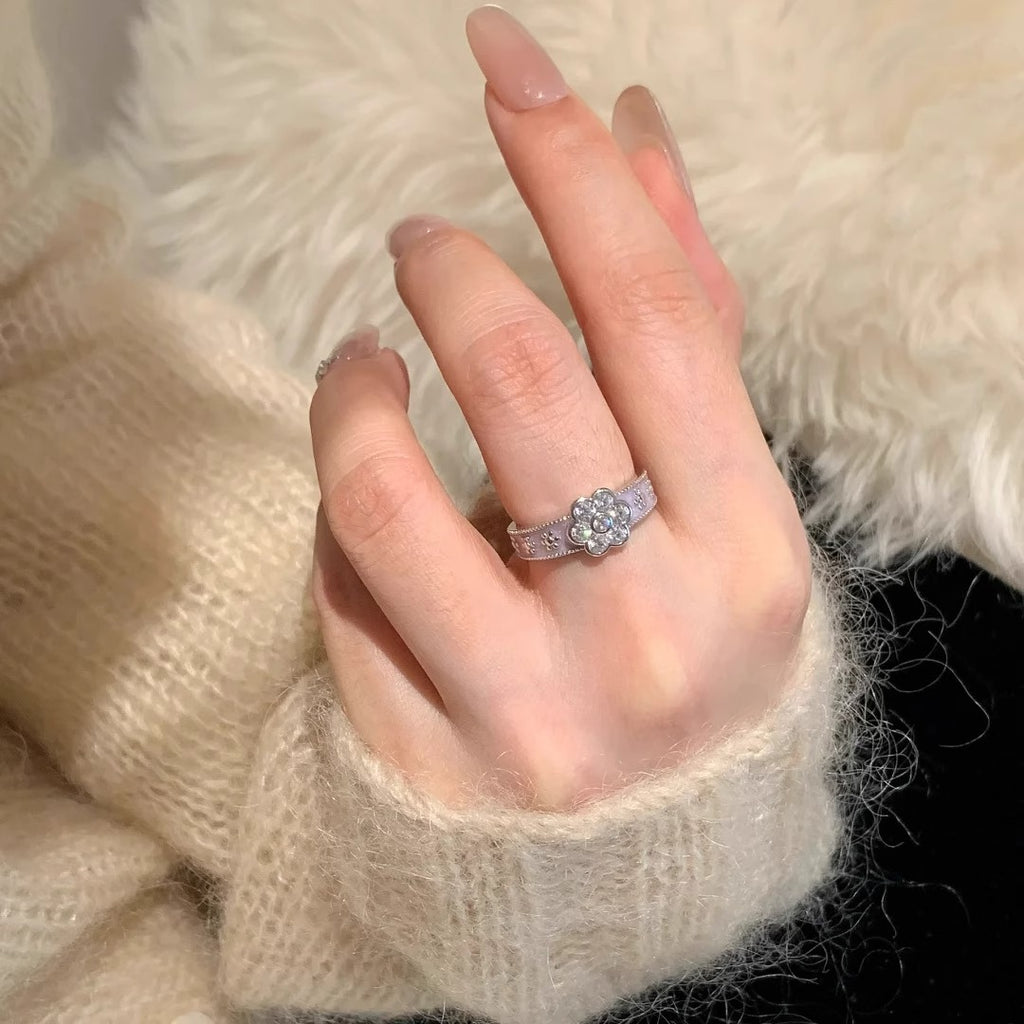 Damenring mit funkelndem Blumendesign und hochwertigem Silberband Shop Nory