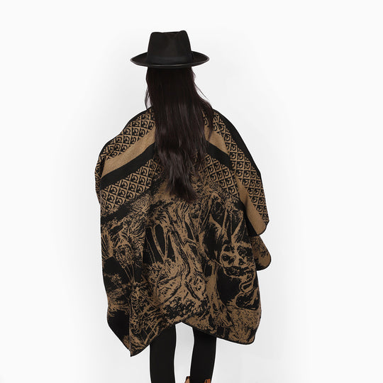 Damen Jacquard-Strickcape mit Stehkragen und grafischem Waldmotiv Shop Nory