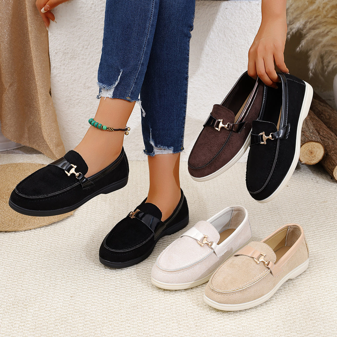 Damen elegante Veloursleder-Slipper mit dekorativer Metall-Hardware und flexibler Leichtlaufsohle Shop Nory