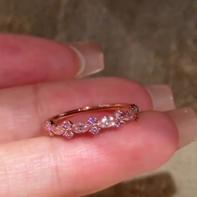 Damen zarter Ring mit funkelnden Zirkonia-Steinen Shop Nory