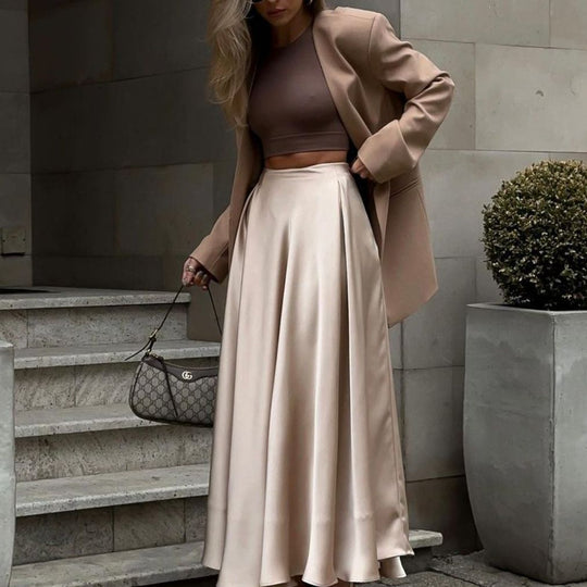 Damen Elegantes Satin-Maxikleid mit schwingendem Rock