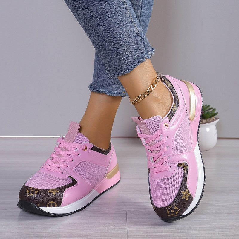 Damen Plateau-Sneakers mit atmungsaktivem Mesh, gepolsterter Innensohle und dekorativem Logomuster-Besatz Shop Nory