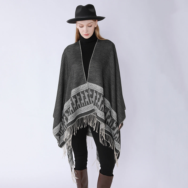 Damen Capeponcho aus feinem Wollmix mit ornamentaler Bordürenkante und Zipfelrand Shop Nory