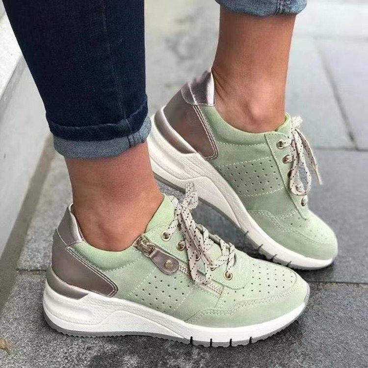 Damen Chunky-Plateau-Sneaker mit perforiertem Velours, gepolstertem Komfortfußbett und Metallic-Fersenaufbau Shop Nory
